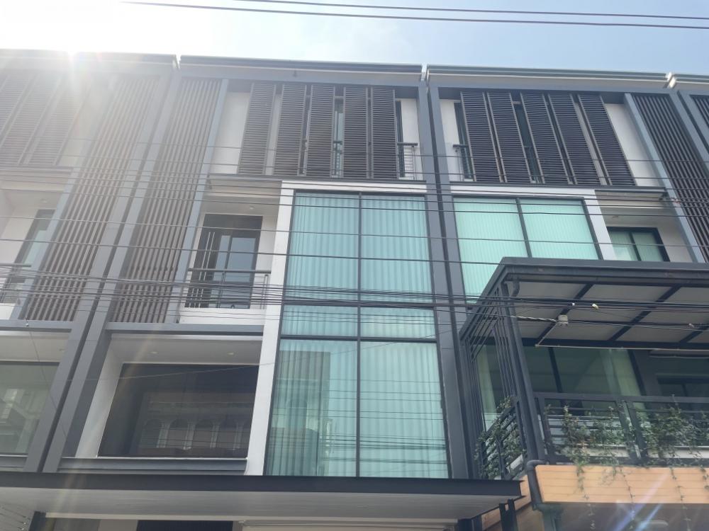 ให้เช่าโฮมออฟฟิศโชคชัย4 ลาดพร้าว71 : HK0119😊 For RENT ให้เช่า โฮมออฟฟิต 4 ชั้น🚪8 ห้องนอน สุทธิสาร ลาดพร้าว, ราคาเช่า80,000฿ เหมาะสำหรับทำStudioหรือออฟฟิศO99-5919653,O65-9423251✅LineID:@sureresidence