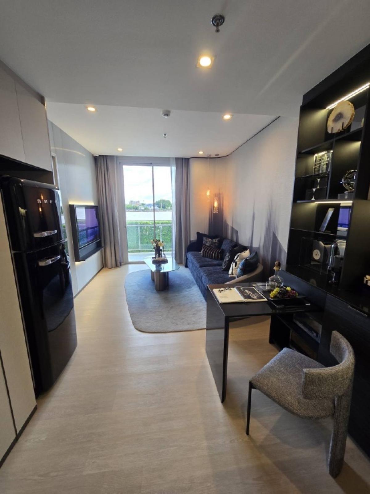 Sale DownCondoRama 8, Samsen, Ratchawat : ** Day time at Chao Phraya 1 bedroom, 1 bathroom ** (Sell down), 23rd floor
