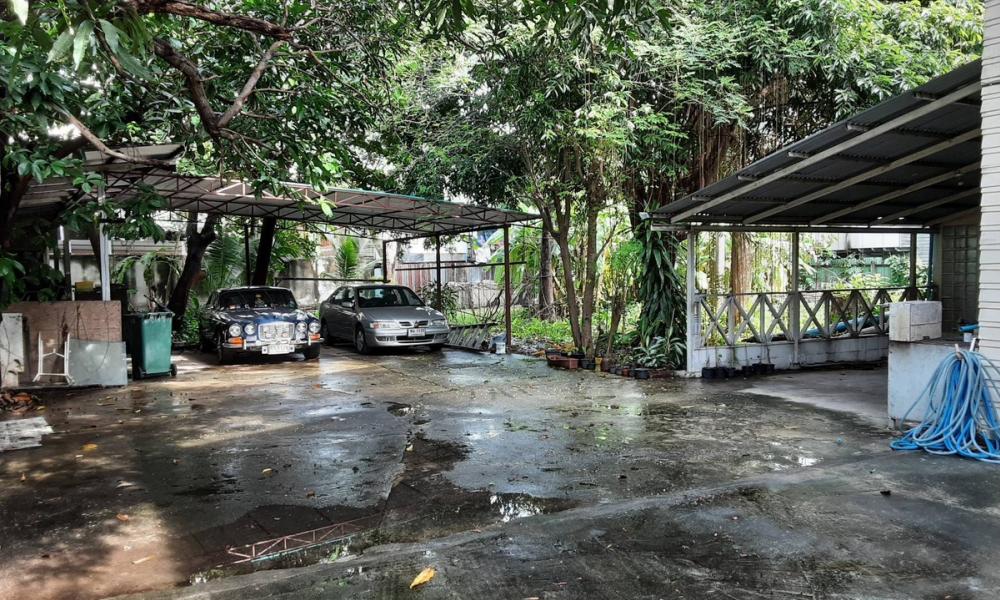 For SaleLandRatchathewi,Phayathai : House with 3 plots of land, 1.46 rai, Phahonyothin Soi 9, Samsen Nai, Phaya Thai, 650,000 baht per sq.wa.