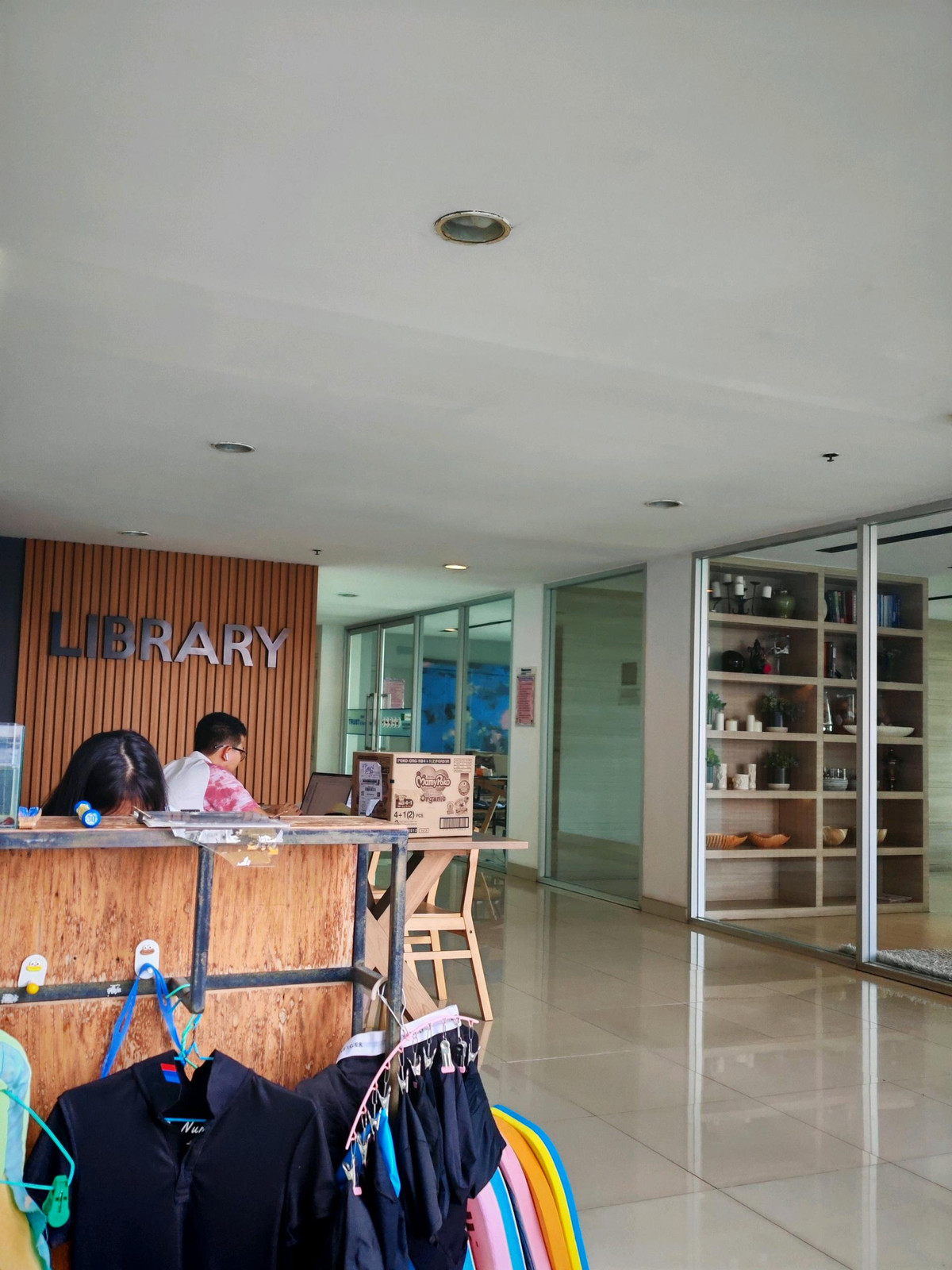 ให้เช่าคอนโดแจ้งวัฒนะ เมืองทอง : ให้เช่า คอนโด The Trust งามวงศ์วาน ขนาด 24.5 ตร.ม. ชั้น 27 ราคา 6,500 บาท/เดือน เฟอร์และเครื่องใช้ไฟฟ้าครบ  contact : 095-9571441 ID Line : nada_sara