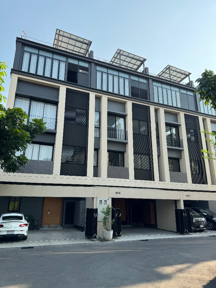For SaleTownhomeRama9, Petchburi, RCA : Townhome for sale in the Aires Rama 9 project.