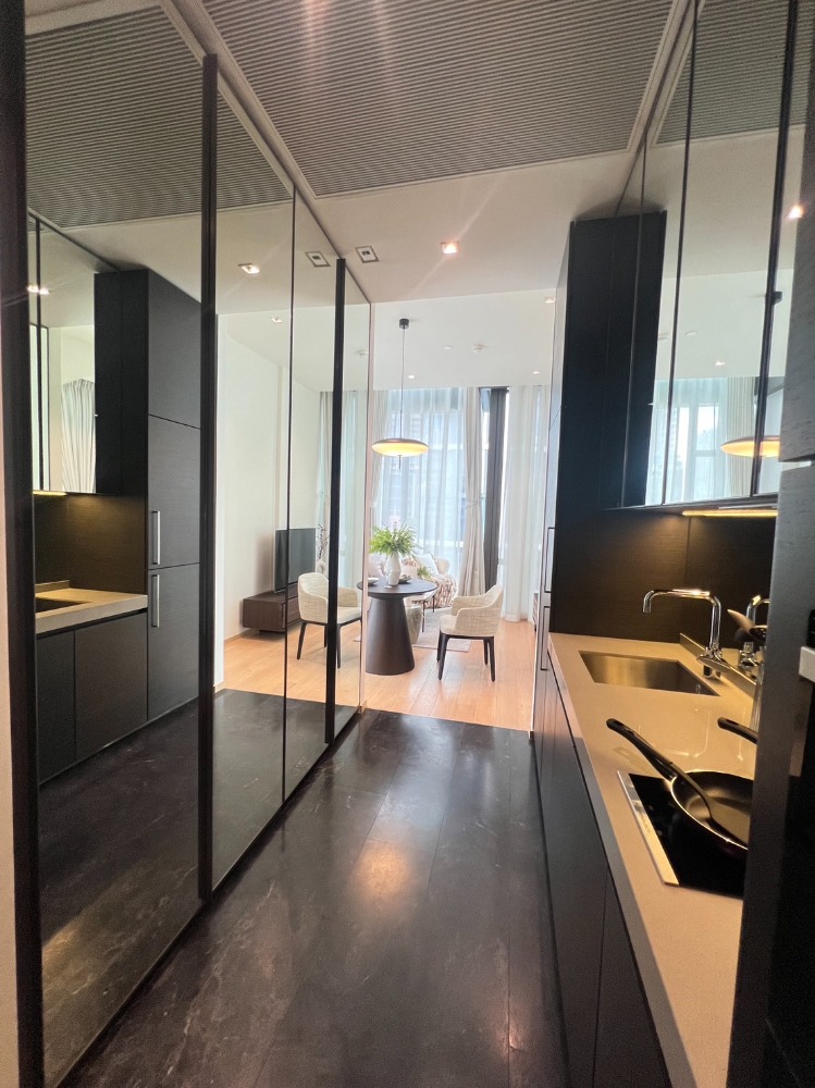 For RentCondoWitthayu, Chidlom, Langsuan, Ploenchit : Rare room for rent, 1 bedroom, Dupack, 50 sq m, fully furnished.