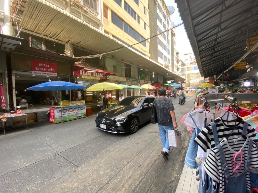 ขายอาคารพาณิชย์ราชเทวี พญาไท : อาคารพานิชย์ทำเลดีมาก  6  ชั้นพร้อมลิฟขนของ อยู่หลัวตึกใบหยก  รร.อินทราประตูน้ำ