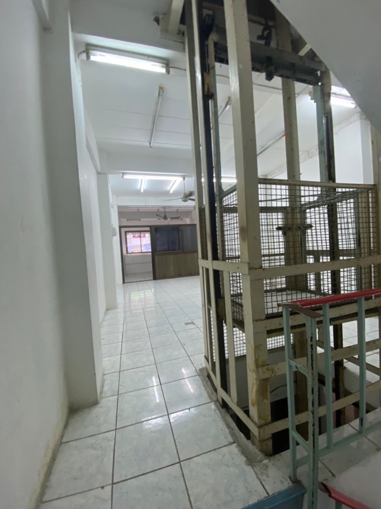 ขายอาคารพาณิชย์ราชเทวี พญาไท : อาคารพานิชย์ทำเลดีมาก  6  ชั้นพร้อมลิฟขนของ อยู่หลัวตึกใบหยก  รร.อินทราประตูน้ำ