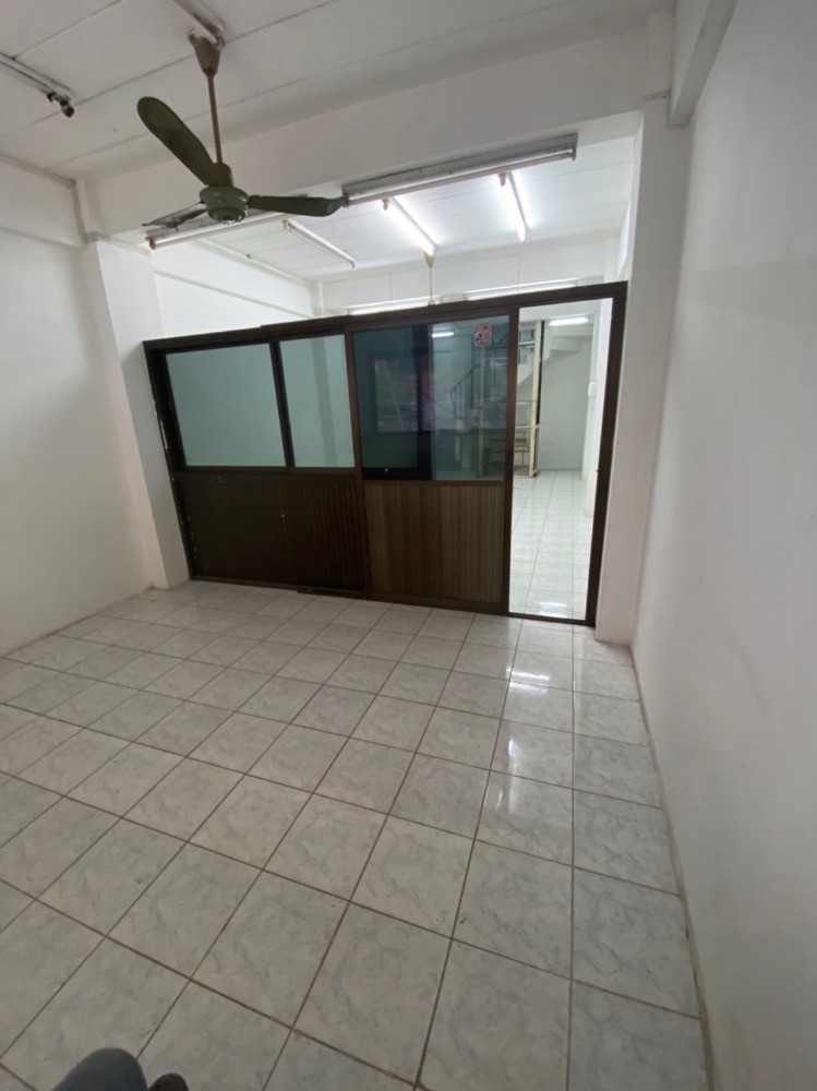 ขายอาคารพาณิชย์ราชเทวี พญาไท : อาคารพานิชย์ทำเลดีมาก  6  ชั้นพร้อมลิฟขนของ อยู่หลัวตึกใบหยก  รร.อินทราประตูน้ำ