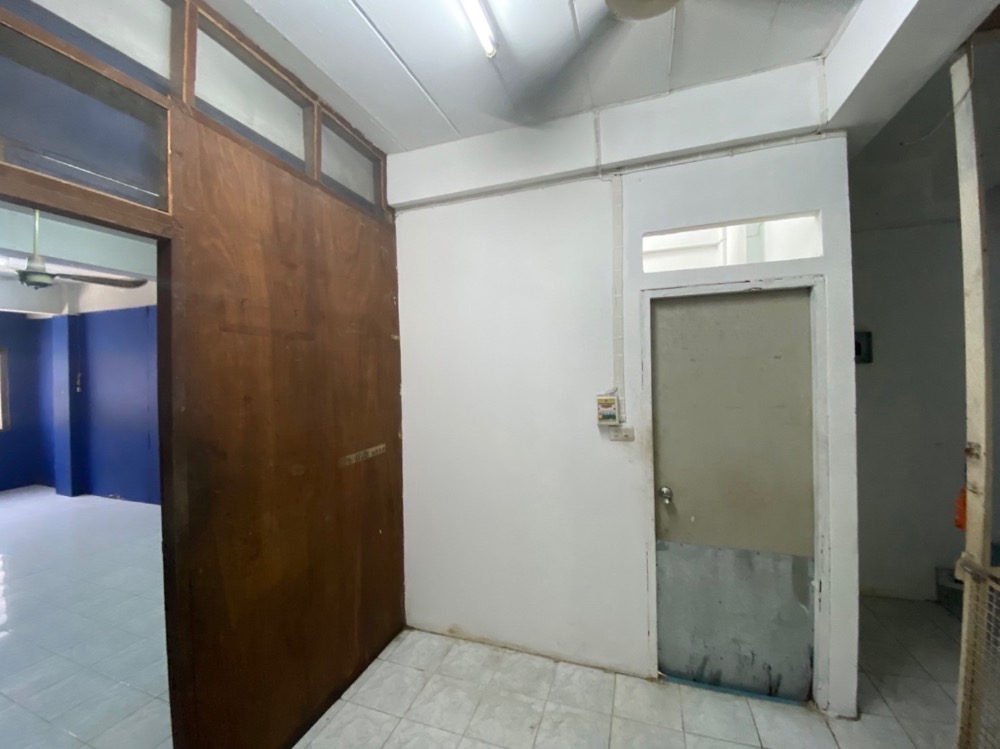 ขายอาคารพาณิชย์ราชเทวี พญาไท : อาคารพานิชย์ทำเลดีมาก  6  ชั้นพร้อมลิฟขนของ อยู่หลัวตึกใบหยก  รร.อินทราประตูน้ำ