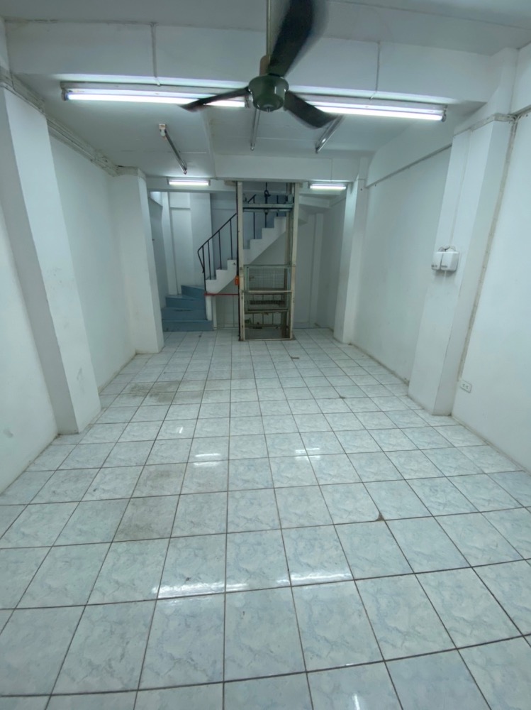 ขายอาคารพาณิชย์ราชเทวี พญาไท : อาคารพานิชย์ทำเลดีมาก  6  ชั้นพร้อมลิฟขนของ อยู่หลัวตึกใบหยก  รร.อินทราประตูน้ำ