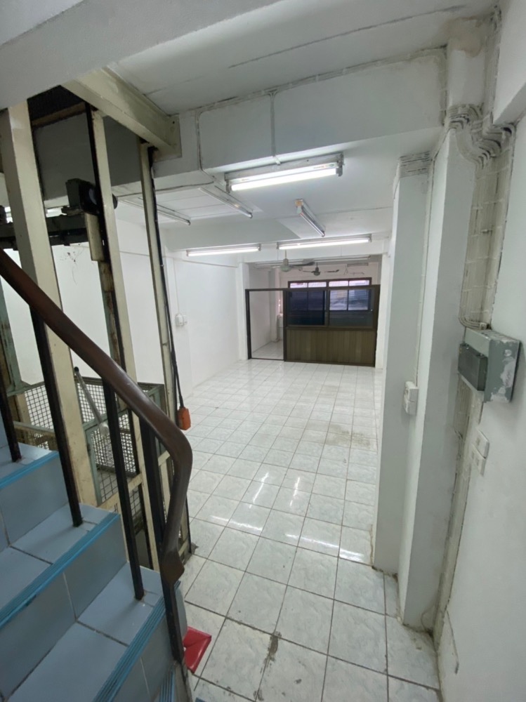 ขายอาคารพาณิชย์ราชเทวี พญาไท : อาคารพานิชย์ทำเลดีมาก  6  ชั้นพร้อมลิฟขนของ อยู่หลัวตึกใบหยก  รร.อินทราประตูน้ำ