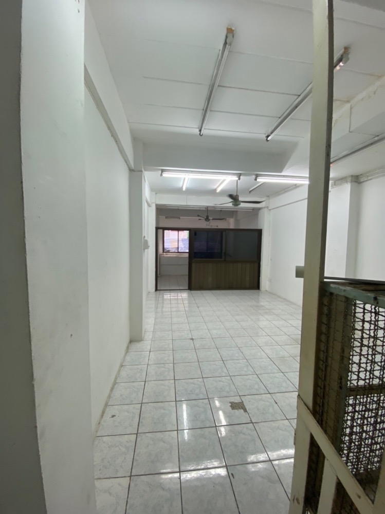 ขายอาคารพาณิชย์ราชเทวี พญาไท : อาคารพานิชย์ทำเลดีมาก  6  ชั้นพร้อมลิฟขนของ อยู่หลัวตึกใบหยก  รร.อินทราประตูน้ำ