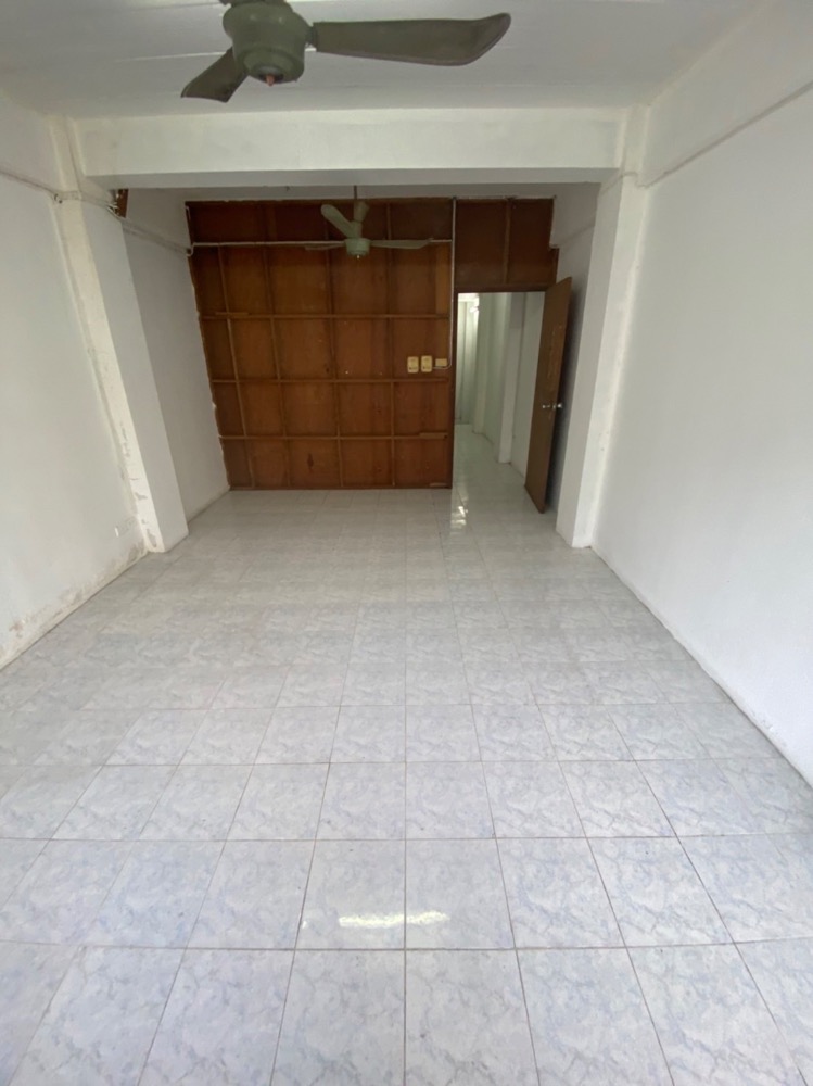 ขายอาคารพาณิชย์ราชเทวี พญาไท : อาคารพานิชย์ทำเลดีมาก  6  ชั้นพร้อมลิฟขนของ อยู่หลัวตึกใบหยก  รร.อินทราประตูน้ำ