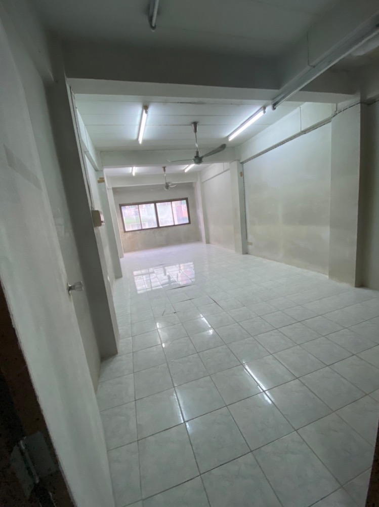 ขายอาคารพาณิชย์ราชเทวี พญาไท : อาคารพานิชย์ทำเลดีมาก  6  ชั้นพร้อมลิฟขนของ อยู่หลัวตึกใบหยก  รร.อินทราประตูน้ำ