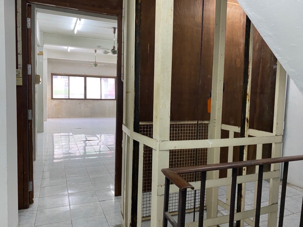 ขายอาคารพาณิชย์ราชเทวี พญาไท : อาคารพานิชย์ทำเลดีมาก  6  ชั้นพร้อมลิฟขนของ อยู่หลัวตึกใบหยก  รร.อินทราประตูน้ำ