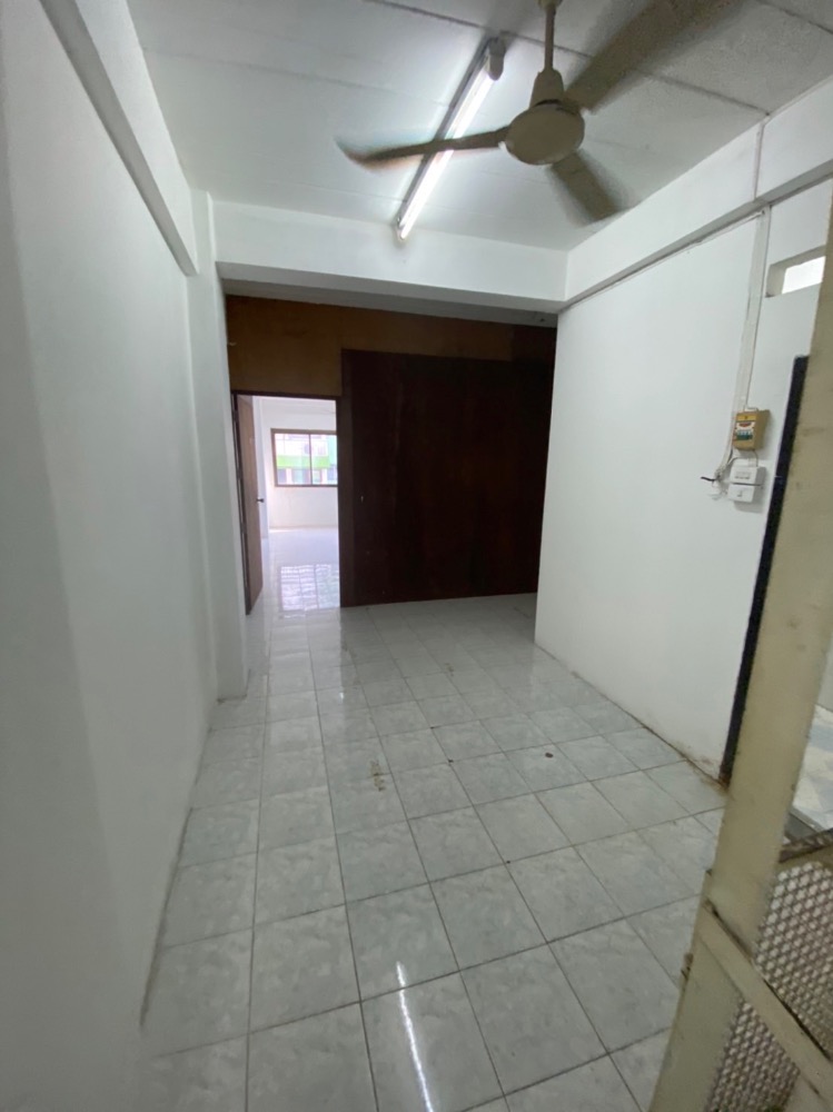 ขายอาคารพาณิชย์ราชเทวี พญาไท : อาคารพานิชย์ทำเลดีมาก  6  ชั้นพร้อมลิฟขนของ อยู่หลัวตึกใบหยก  รร.อินทราประตูน้ำ