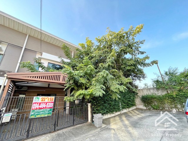 For SaleHouseBangna, Bearing, Lasalle : Townhome for sale, Modi Villa Bangna, corner unit, sold cheap, according to condition.