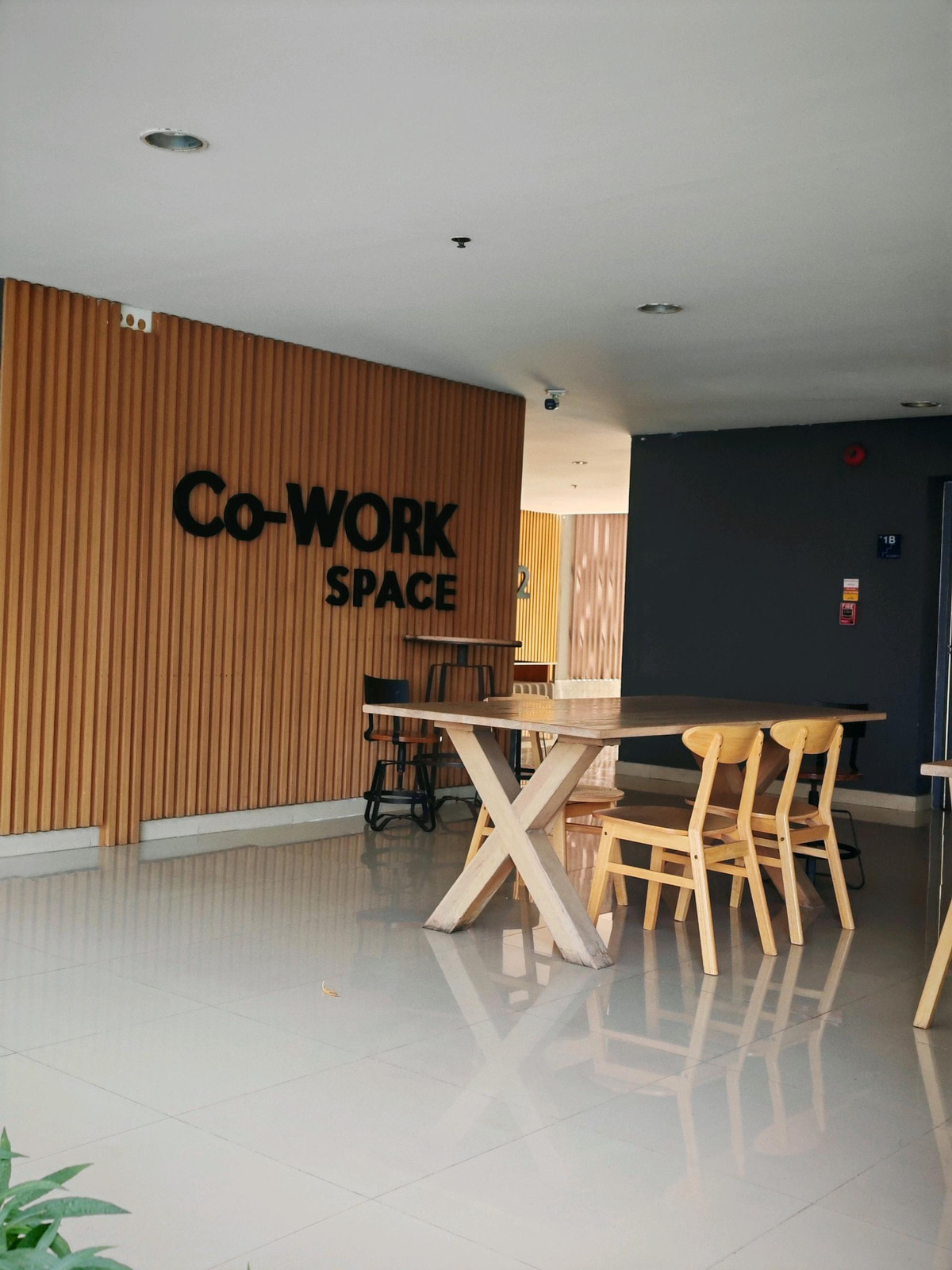 ให้เช่าคอนโดแจ้งวัฒนะ เมืองทอง : ให้เช่า คอนโด The Trust งามวงศ์วาน ขนาด 24.5 ตร.ม. ชั้น 27 ราคา 6,500 บาท/เดือน เฟอร์และเครื่องใช้ไฟฟ้าครบ  contact : 095-9571441 ID Line : nada_sara