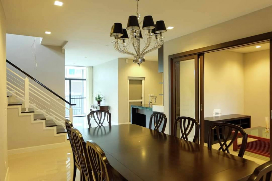 For RentHouseLadkrabang, Suwannaphum Airport : Single house for rent, Setthasiri On Nut, Srinakarin, 4 bedrooms, near the expressway.