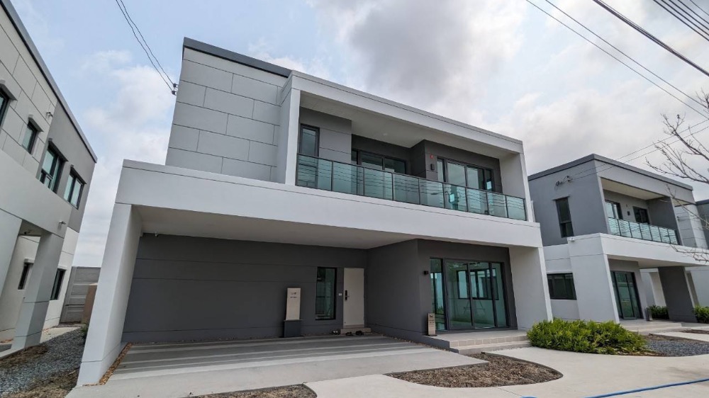 For RentHouseBangna, Bearing, Lasalle : for rent Centro bangna -House 4 Bed 5 Bath🎁🎉❤️☘️