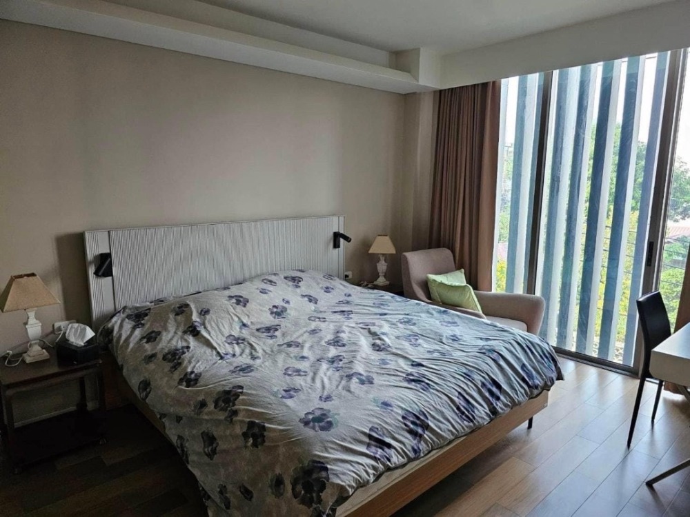 For RentCondoSukhumvit, Asoke, Thonglor : ★ Siamese 39 ★ 72 sq m., 2nd floor (2 bedrooms, 2 bathrooms), ★near BTS Phrom Phong ★near 3 main expressways, The Em District and Benjasiri Park★ Many amenities★ Complete electrical appliances