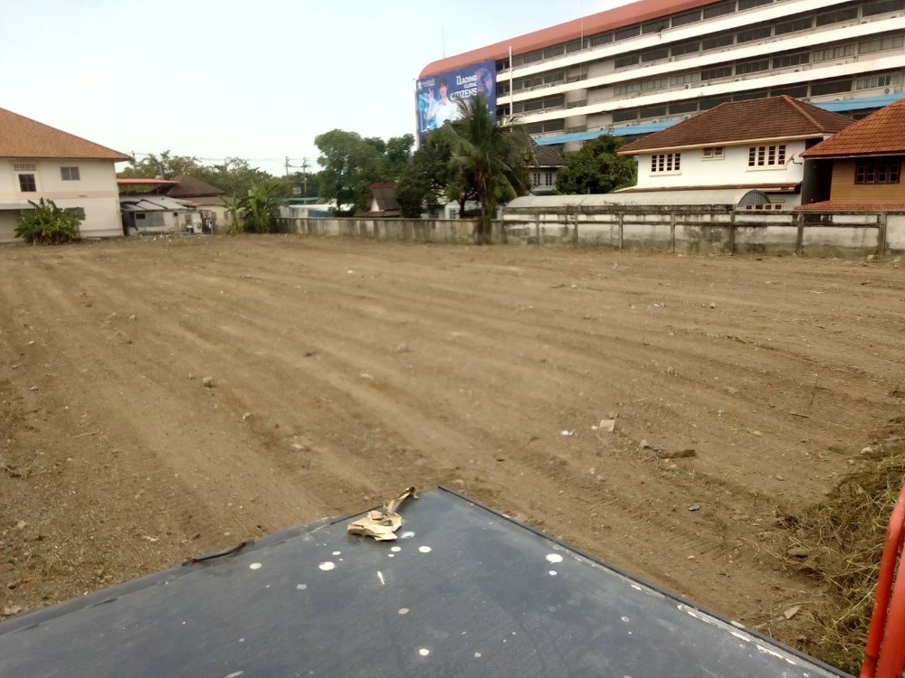 For SaleLandPhutthamonthon, Salaya : Land for sale near Photisan School for parking for parents. You can save money every day because the school doesn't have a parking lot. Call O9742OO4OO. Build a dormitory, build a house, build a parking lot, save money in every way because it's