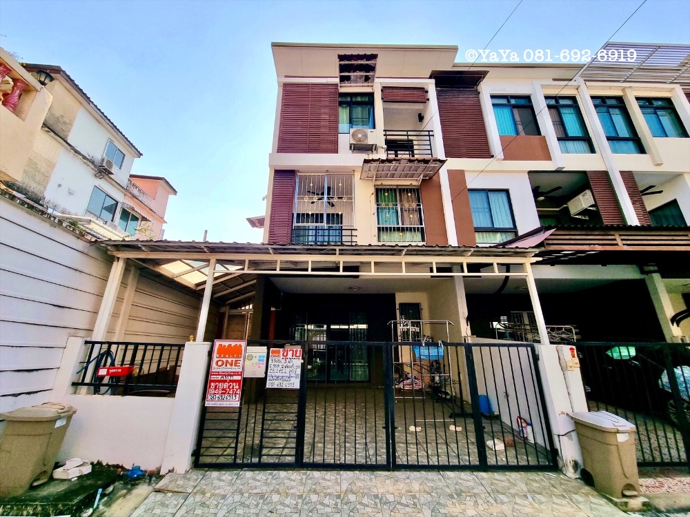 For SaleTownhomeEakachai, Bang Bon : Urgent sale! 3-story townhome, Signature Ekachai 64/5, Ekachai Road, Bang Bon District, Bangkok.