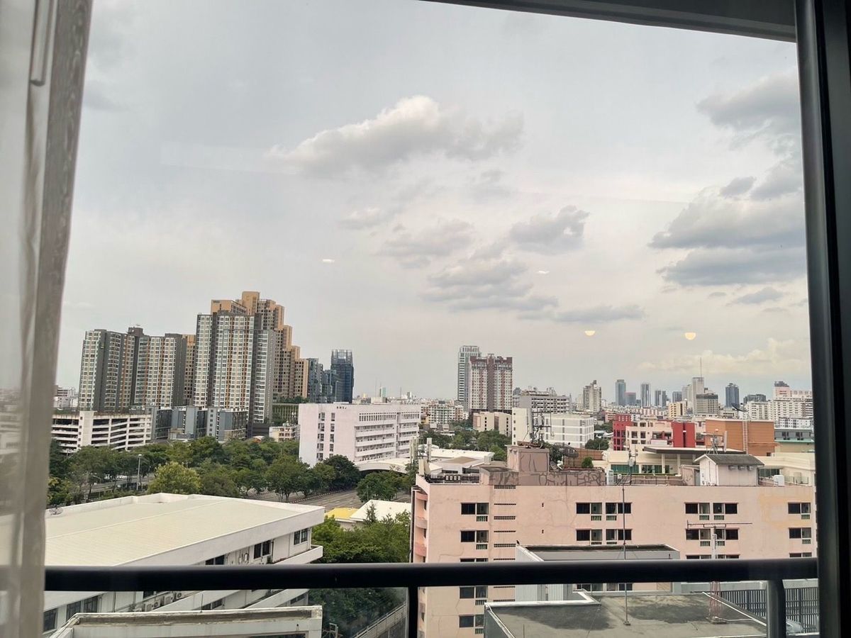 For SaleCondoSapankwai,Jatujak : 📢👇Sell with tenant til August 2026
 Petfriendly corner unit , Investor’s Choice! High rental demand , just few steps away from BTS and MRT