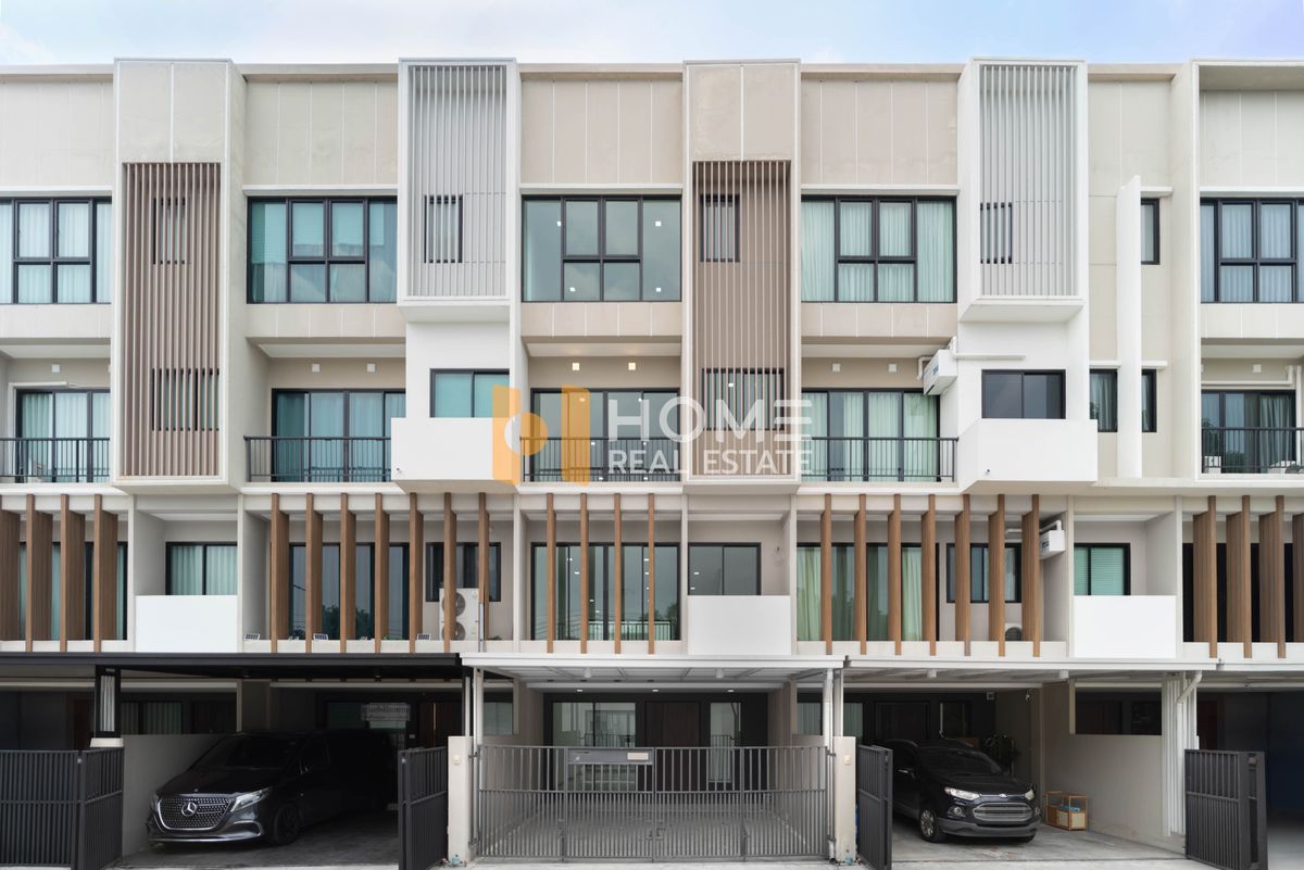 ขายทาวน์โฮมปิ่นเกล้า จรัญสนิทวงศ์ : ตำแหน่งสวย หน้าบ้านไม่ชนใคร ✨ เดอะ บลิซ สาทร - จรัญ 35 / 3 ห้องนอน (ขาย), The Blisz Sathorn - Charan 35 / 3 Bedrooms (SALE) PUP506