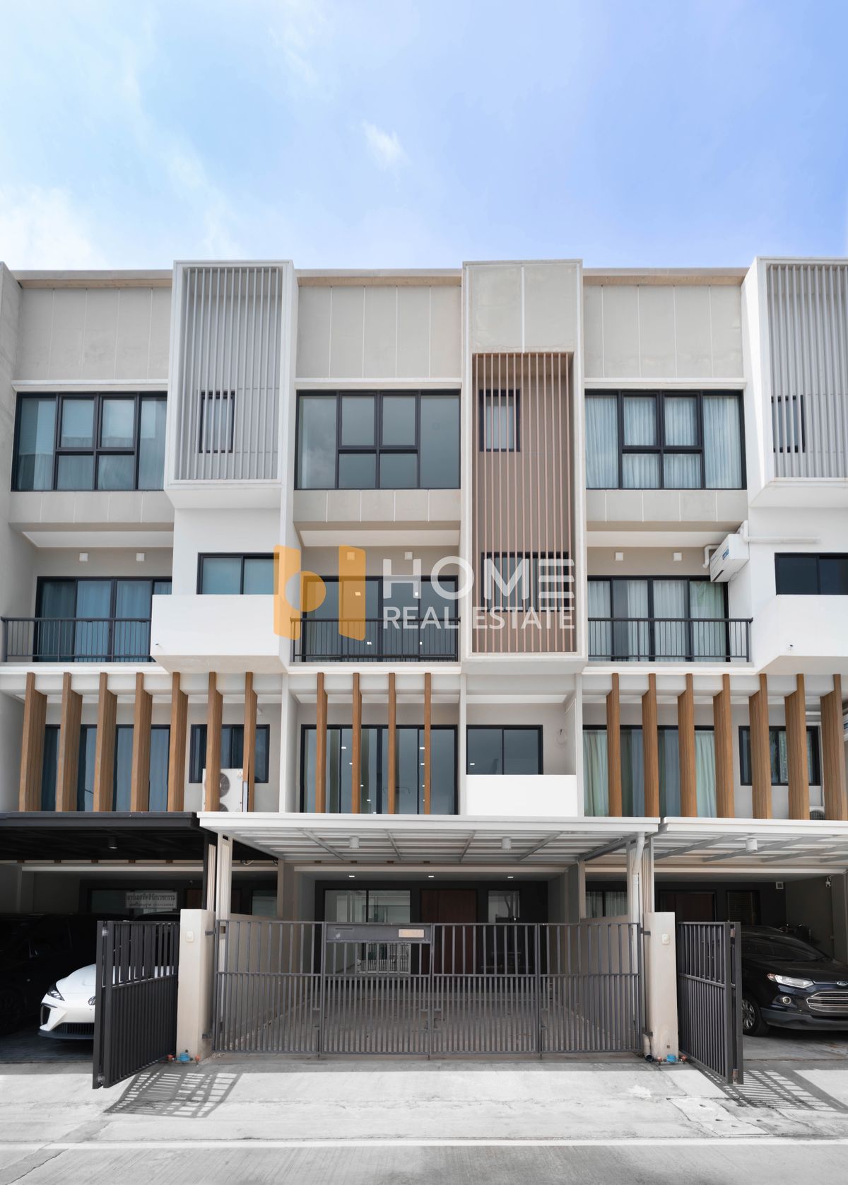 ขายทาวน์โฮมปิ่นเกล้า จรัญสนิทวงศ์ : ตำแหน่งสวย หน้าบ้านไม่ชนใคร ✨ เดอะ บลิซ สาทร - จรัญ 35 / 3 ห้องนอน (ขาย), The Blisz Sathorn - Charan 35 / 3 Bedrooms (SALE) PUP506