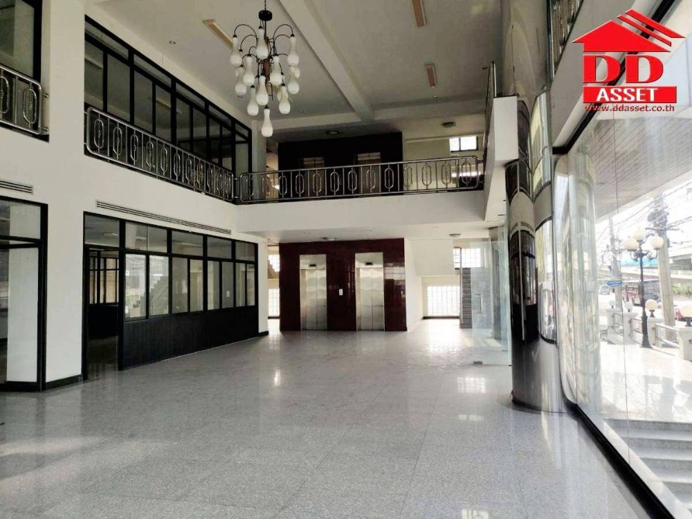 For RentOfficeBangna, Bearing, Lasalle : Office building for rent, 6 floors high, next to the main road, Bangna-Trad, km. 15, Mangwell Building, Icelandic, code B8012.