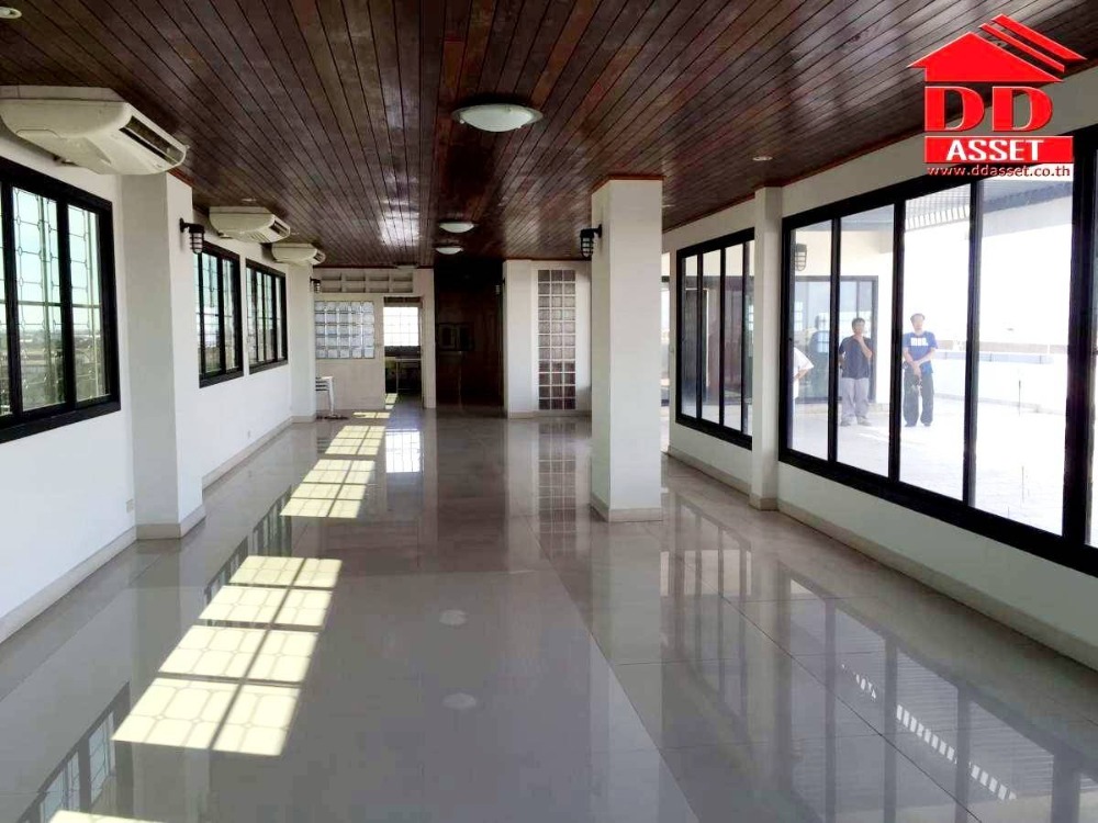 For RentOfficeBangna, Bearing, Lasalle : Office building for rent, 6 floors high, next to the main road, Bangna-Trad, km. 15, Mangwell Building, Icelandic, code B8012.