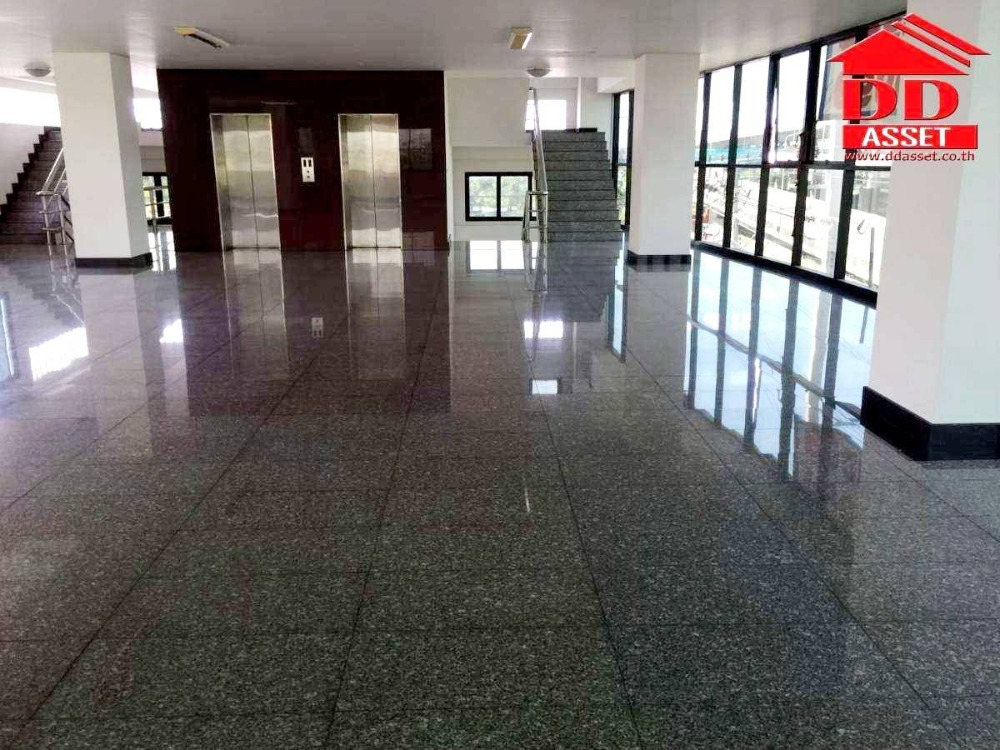 For RentOfficeBangna, Bearing, Lasalle : Office building for rent, 6 floors high, next to the main road, Bangna-Trad, km. 15, Mangwell Building, Icelandic, code B8012.