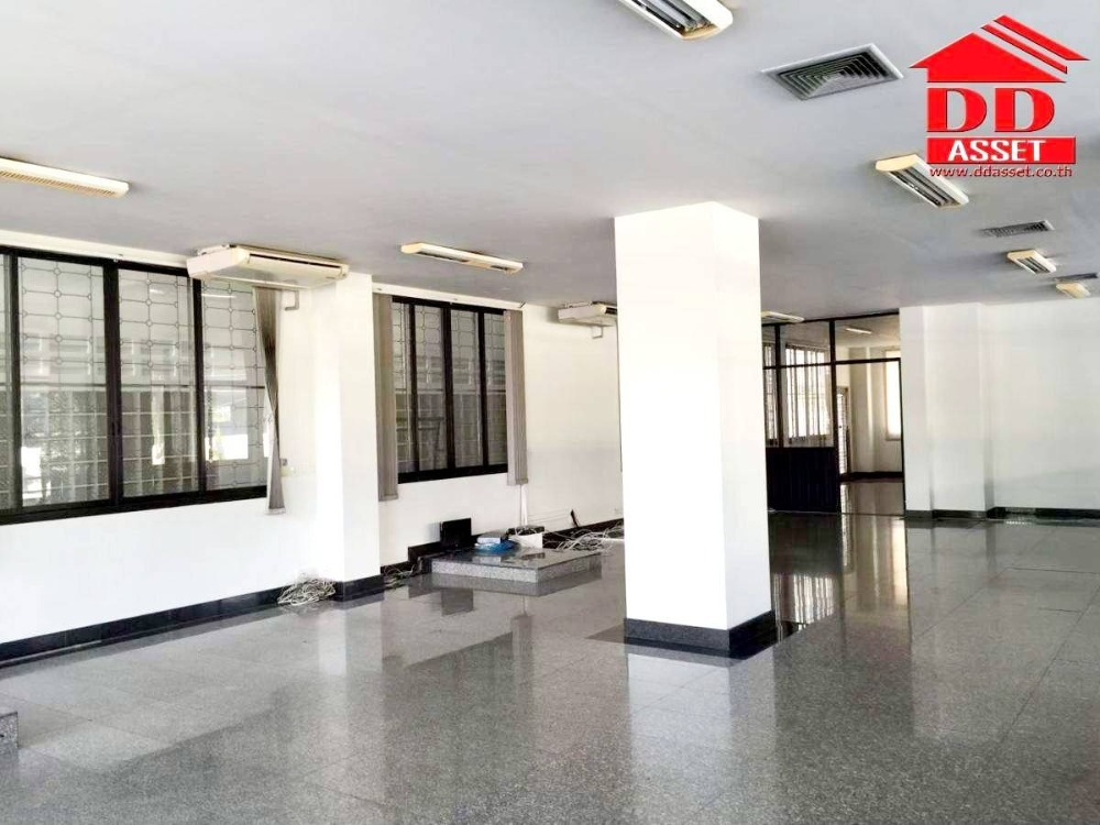 For RentOfficeBangna, Bearing, Lasalle : Office building for rent, 6 floors high, next to the main road, Bangna-Trad, km. 15, Mangwell Building, Icelandic, code B8012.