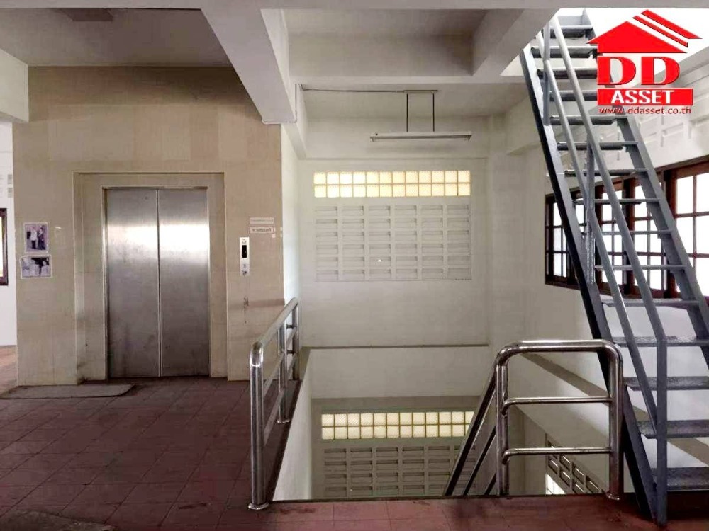 For RentOfficeBangna, Bearing, Lasalle : Office building for rent, 6 floors high, next to the main road, Bangna-Trad, km. 15, Mangwell Building, Icelandic, code B8012.