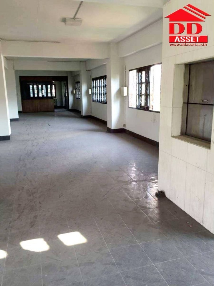 For RentOfficeBangna, Bearing, Lasalle : Office building for rent, 6 floors high, next to the main road, Bangna-Trad, km. 15, Mangwell Building, Icelandic, code B8012.