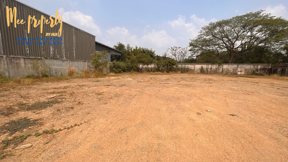 ขายโรงงานนครปฐม : ขาย/เช่า  ที่ดินพร้อมโกดังสินค้า  ติดถนนเพชรเกษม ขนาดพื้นที่ 900 ตร.ว.  ทำเลติดถนนหลังติดคลอง สามารถเปิดเป็นโชว์รูมหรือทำกิจการได้หลายประเภท  ME-137