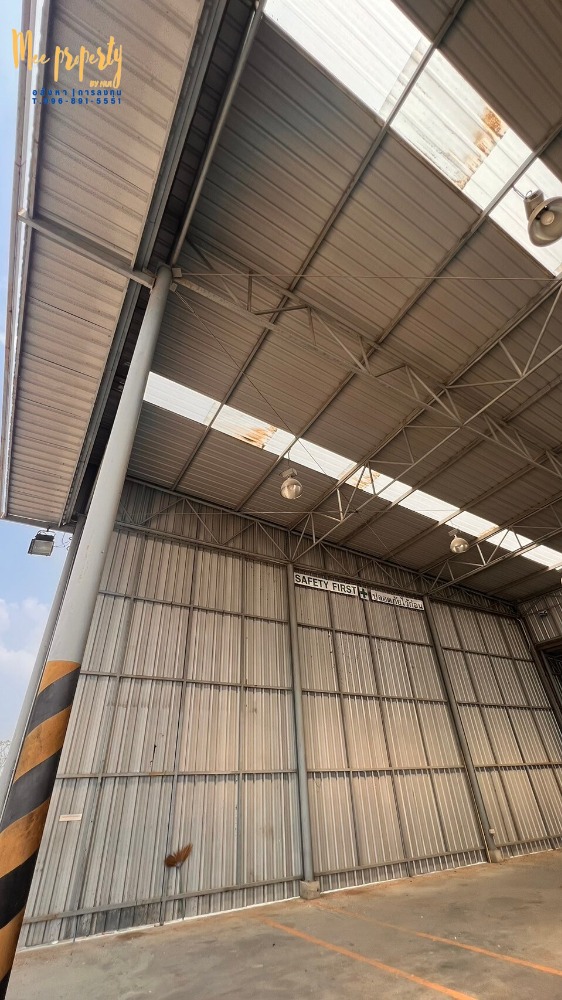 ขายโรงงานนครปฐม : ขาย/เช่า  ที่ดินพร้อมโกดังสินค้า  ติดถนนเพชรเกษม ขนาดพื้นที่ 900 ตร.ว.  ทำเลติดถนนหลังติดคลอง สามารถเปิดเป็นโชว์รูมหรือทำกิจการได้หลายประเภท  ME-137