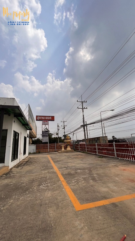 ขายโรงงานนครปฐม : ขาย/เช่า  ที่ดินพร้อมโกดังสินค้า  ติดถนนเพชรเกษม ขนาดพื้นที่ 900 ตร.ว.  ทำเลติดถนนหลังติดคลอง สามารถเปิดเป็นโชว์รูมหรือทำกิจการได้หลายประเภท  ME-137