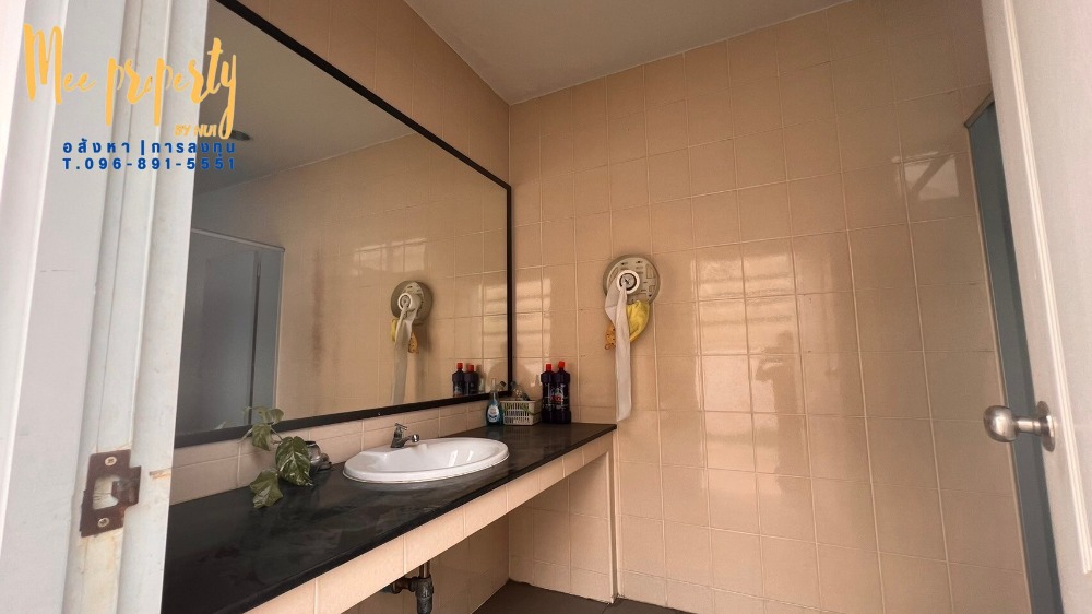 ขายโรงงานนครปฐม : ขาย/เช่า  ที่ดินพร้อมโกดังสินค้า  ติดถนนเพชรเกษม ขนาดพื้นที่ 900 ตร.ว.  ทำเลติดถนนหลังติดคลอง สามารถเปิดเป็นโชว์รูมหรือทำกิจการได้หลายประเภท  ME-137