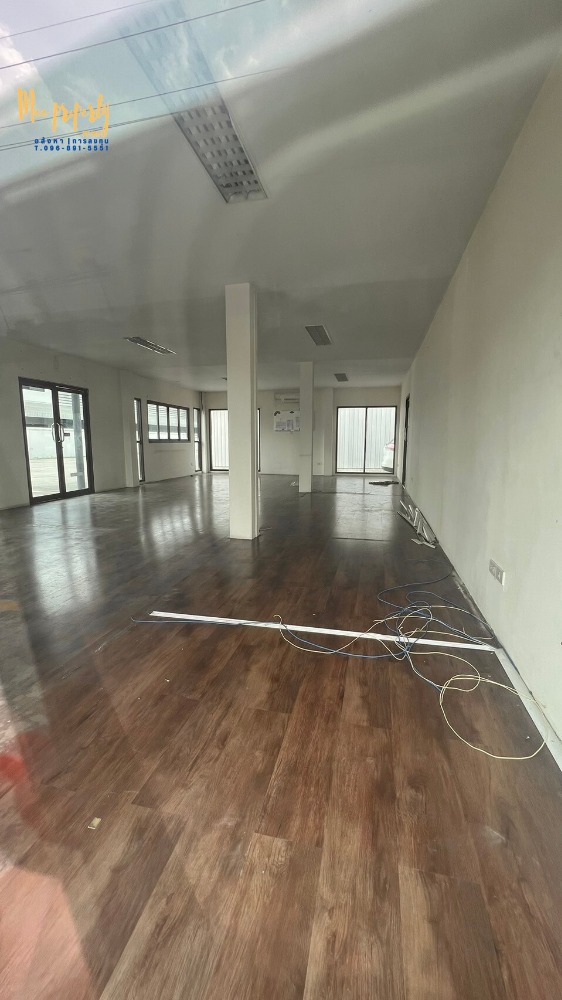 ขายโรงงานนครปฐม : ขาย/เช่า  ที่ดินพร้อมโกดังสินค้า  ติดถนนเพชรเกษม ขนาดพื้นที่ 900 ตร.ว.  ทำเลติดถนนหลังติดคลอง สามารถเปิดเป็นโชว์รูมหรือทำกิจการได้หลายประเภท  ME-137