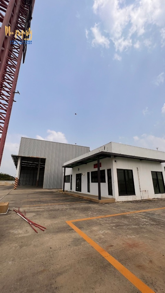 ขายโรงงานนครปฐม : ขาย/เช่า  ที่ดินพร้อมโกดังสินค้า  ติดถนนเพชรเกษม ขนาดพื้นที่ 900 ตร.ว.  ทำเลติดถนนหลังติดคลอง สามารถเปิดเป็นโชว์รูมหรือทำกิจการได้หลายประเภท  ME-137