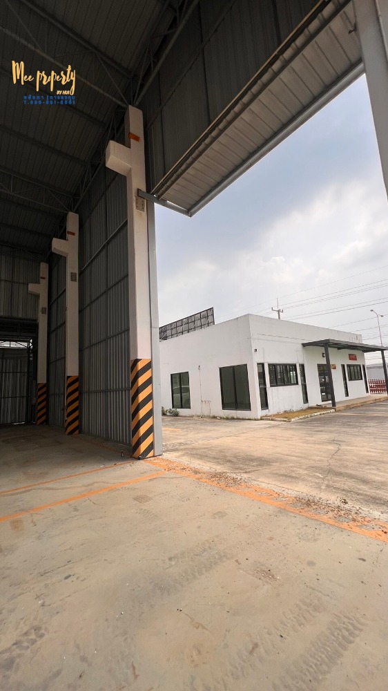 ขายโรงงานนครปฐม : ขาย/เช่า  ที่ดินพร้อมโกดังสินค้า  ติดถนนเพชรเกษม ขนาดพื้นที่ 900 ตร.ว.  ทำเลติดถนนหลังติดคลอง สามารถเปิดเป็นโชว์รูมหรือทำกิจการได้หลายประเภท  ME-137