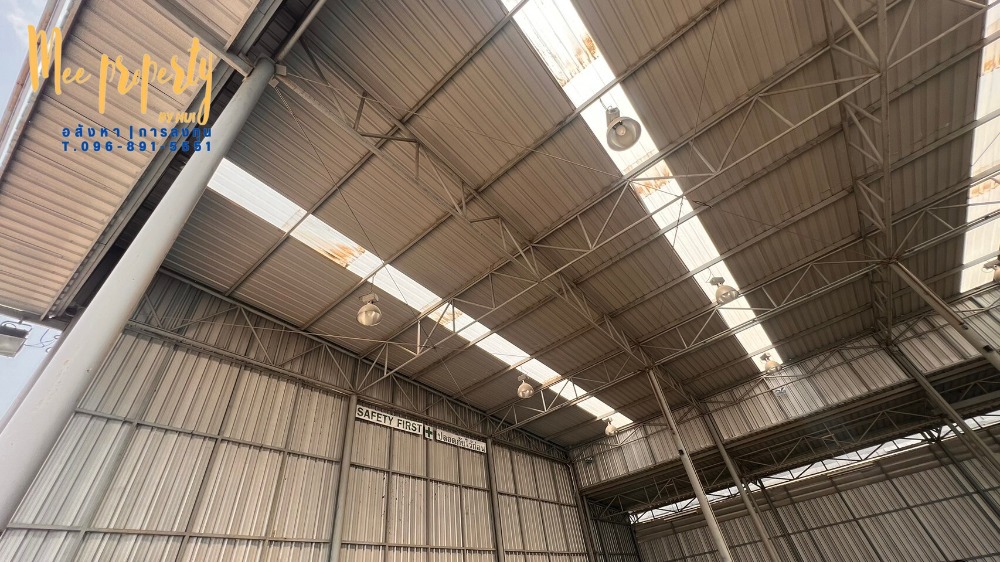 ขายโรงงานนครปฐม : ขาย/เช่า  ที่ดินพร้อมโกดังสินค้า  ติดถนนเพชรเกษม ขนาดพื้นที่ 900 ตร.ว.  ทำเลติดถนนหลังติดคลอง สามารถเปิดเป็นโชว์รูมหรือทำกิจการได้หลายประเภท  ME-137