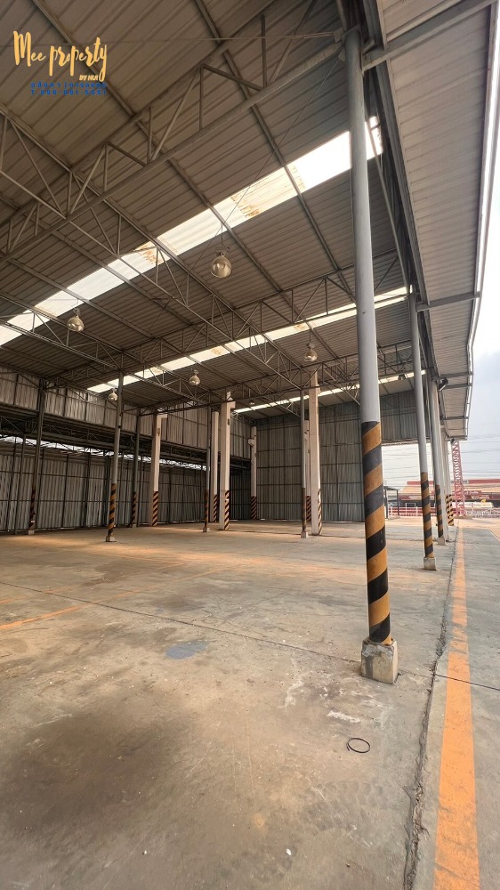 ขายโรงงานนครปฐม : ขาย/เช่า  ที่ดินพร้อมโกดังสินค้า  ติดถนนเพชรเกษม ขนาดพื้นที่ 900 ตร.ว.  ทำเลติดถนนหลังติดคลอง สามารถเปิดเป็นโชว์รูมหรือทำกิจการได้หลายประเภท  ME-137