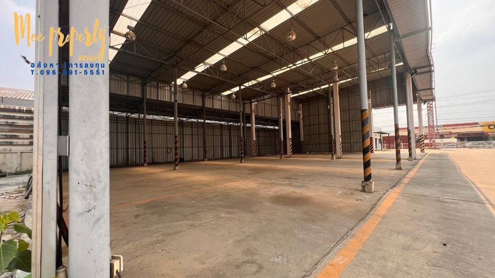 ขายโรงงานนครปฐม : ขาย/เช่า  ที่ดินพร้อมโกดังสินค้า  ติดถนนเพชรเกษม ขนาดพื้นที่ 900 ตร.ว.  ทำเลติดถนนหลังติดคลอง สามารถเปิดเป็นโชว์รูมหรือทำกิจการได้หลายประเภท  ME-137
