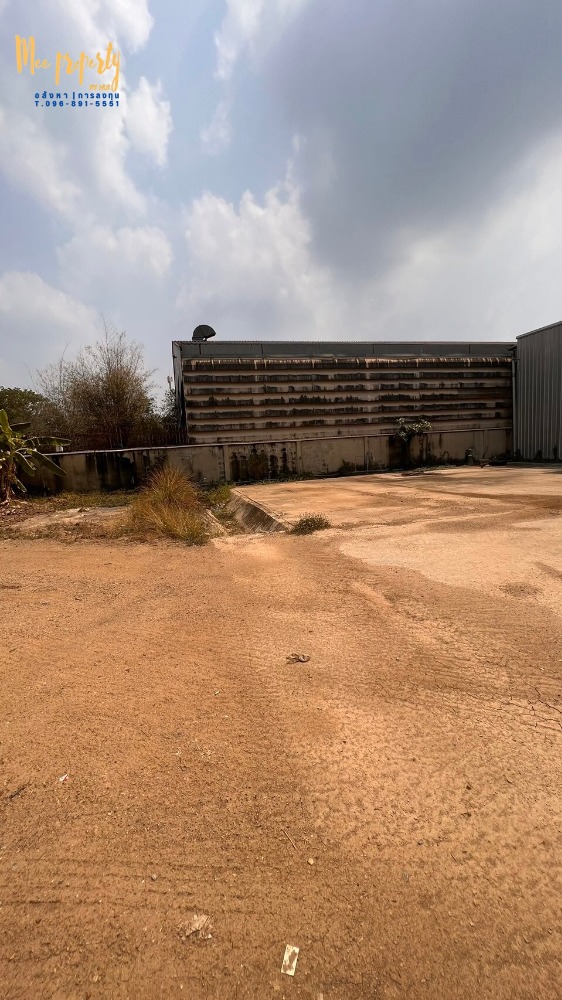 ขายโรงงานนครปฐม : ขาย/เช่า  ที่ดินพร้อมโกดังสินค้า  ติดถนนเพชรเกษม ขนาดพื้นที่ 900 ตร.ว.  ทำเลติดถนนหลังติดคลอง สามารถเปิดเป็นโชว์รูมหรือทำกิจการได้หลายประเภท  ME-137