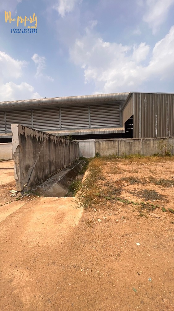 ขายโรงงานนครปฐม : ขาย/เช่า  ที่ดินพร้อมโกดังสินค้า  ติดถนนเพชรเกษม ขนาดพื้นที่ 900 ตร.ว.  ทำเลติดถนนหลังติดคลอง สามารถเปิดเป็นโชว์รูมหรือทำกิจการได้หลายประเภท  ME-137