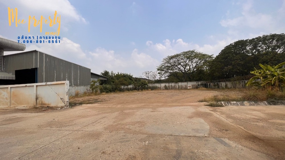 ขายโรงงานนครปฐม : ขาย/เช่า  ที่ดินพร้อมโกดังสินค้า  ติดถนนเพชรเกษม ขนาดพื้นที่ 900 ตร.ว.  ทำเลติดถนนหลังติดคลอง สามารถเปิดเป็นโชว์รูมหรือทำกิจการได้หลายประเภท  ME-137