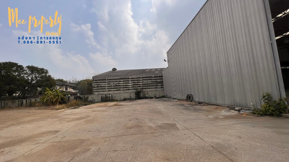 ขายโรงงานนครปฐม : ขาย/เช่า  ที่ดินพร้อมโกดังสินค้า  ติดถนนเพชรเกษม ขนาดพื้นที่ 900 ตร.ว.  ทำเลติดถนนหลังติดคลอง สามารถเปิดเป็นโชว์รูมหรือทำกิจการได้หลายประเภท  ME-137