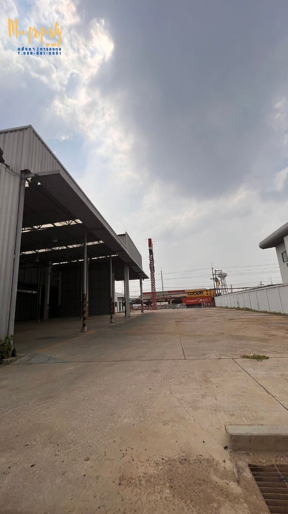 ขายโรงงานนครปฐม : ขาย/เช่า  ที่ดินพร้อมโกดังสินค้า  ติดถนนเพชรเกษม ขนาดพื้นที่ 900 ตร.ว.  ทำเลติดถนนหลังติดคลอง สามารถเปิดเป็นโชว์รูมหรือทำกิจการได้หลายประเภท  ME-137