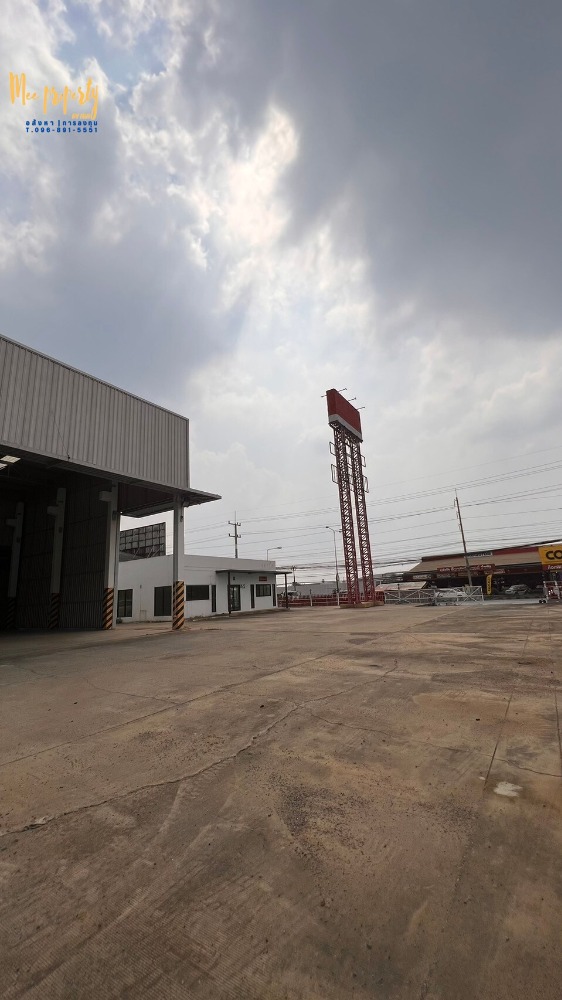 ขายโรงงานนครปฐม : ขาย/เช่า  ที่ดินพร้อมโกดังสินค้า  ติดถนนเพชรเกษม ขนาดพื้นที่ 900 ตร.ว.  ทำเลติดถนนหลังติดคลอง สามารถเปิดเป็นโชว์รูมหรือทำกิจการได้หลายประเภท  ME-137