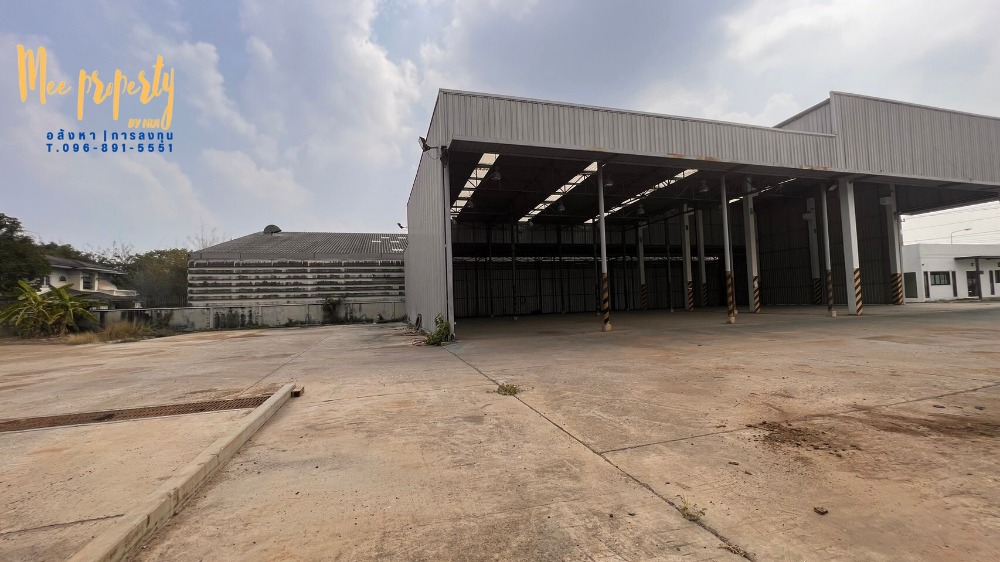 ขายโรงงานนครปฐม : ขาย/เช่า  ที่ดินพร้อมโกดังสินค้า  ติดถนนเพชรเกษม ขนาดพื้นที่ 900 ตร.ว.  ทำเลติดถนนหลังติดคลอง สามารถเปิดเป็นโชว์รูมหรือทำกิจการได้หลายประเภท  ME-137